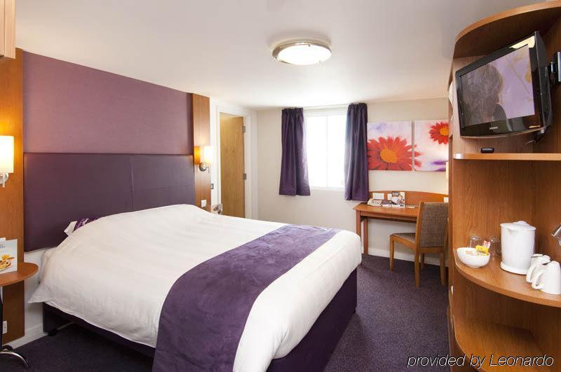 Premier Inn London Heathrow M4/J4 Хилингдън Екстериор снимка