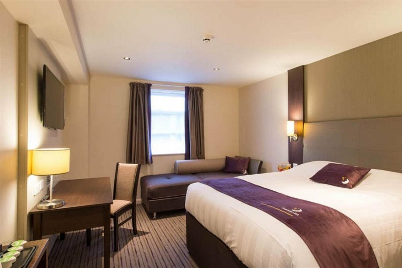 Premier Inn London Heathrow M4/J4 Хилингдън Екстериор снимка