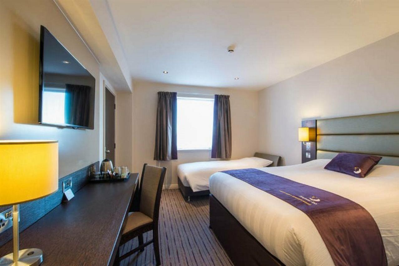 Premier Inn London Heathrow M4/J4 Хилингдън Екстериор снимка