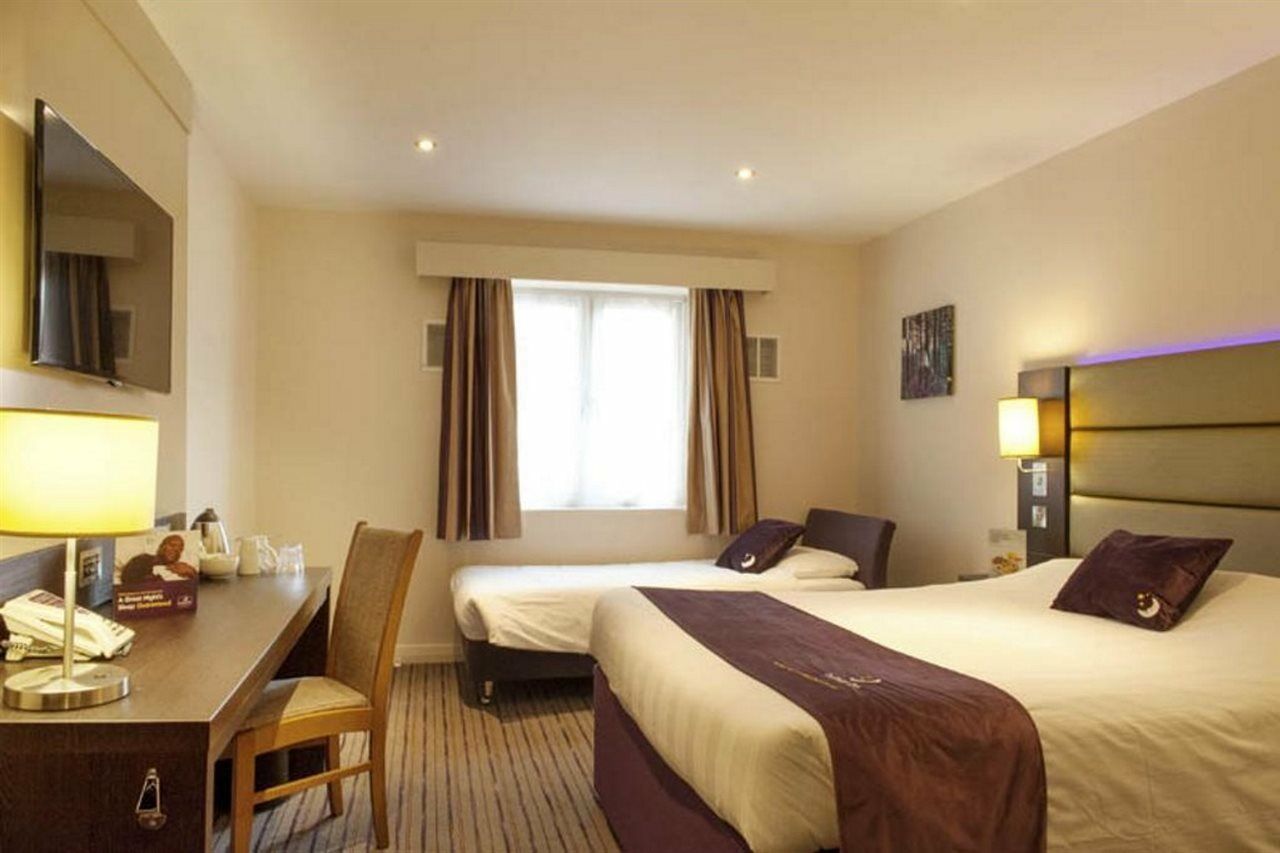 Premier Inn London Heathrow M4/J4 Хилингдън Екстериор снимка