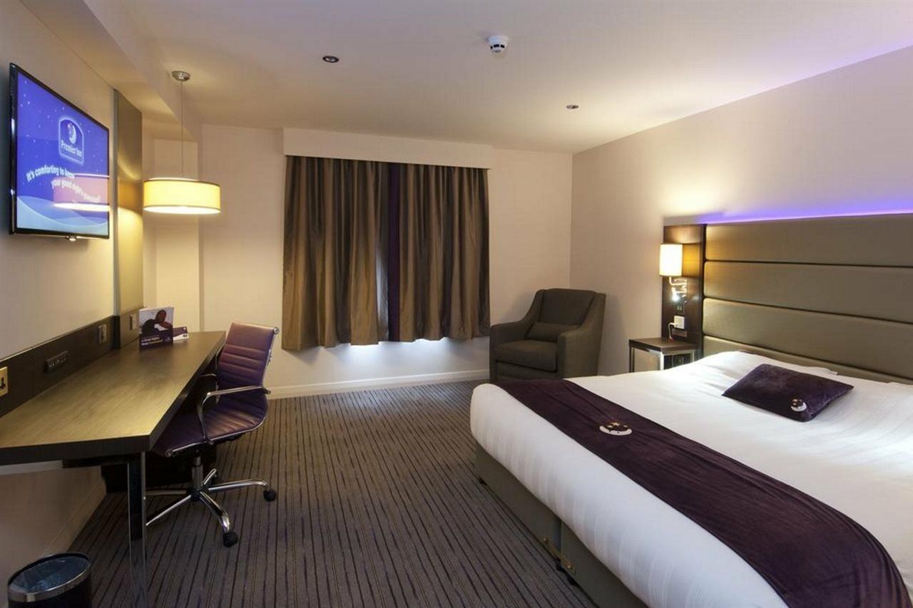 Premier Inn London Heathrow M4/J4 Хилингдън Екстериор снимка