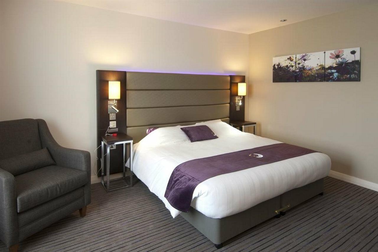 Premier Inn London Heathrow M4/J4 Хилингдън Екстериор снимка